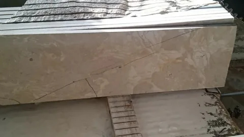 تصویر 1 از سنگ تراورتن ابرکوه محصولی با دوام بالا و کیفیت ثابت برای پروژه‌ های بزرگ